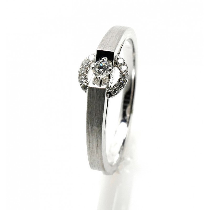 Anillo contemporáneo diamantes